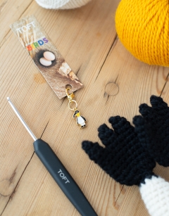 Raegan the King Penguin Enamel Centraliser