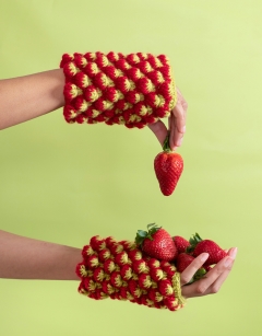 Strawberry Wristwarmers