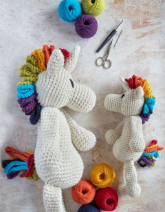 Giant Rainbow Unicorn
