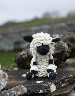 Lisa the Valais Blacknose Sheep Kit